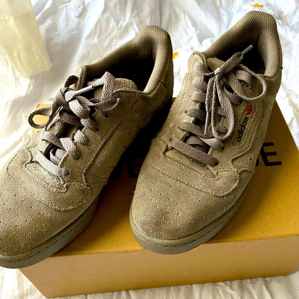 Yeezy by Adidas Powerphase (color:simple brown)